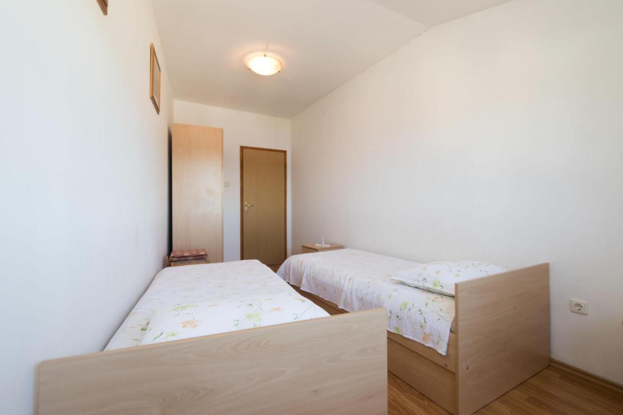 Apartments Jaksa Vis Exteriér fotografie