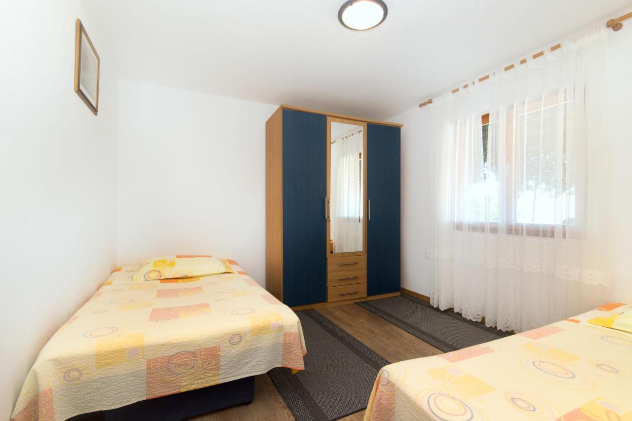 Apartments Jaksa Vis Exteriér fotografie