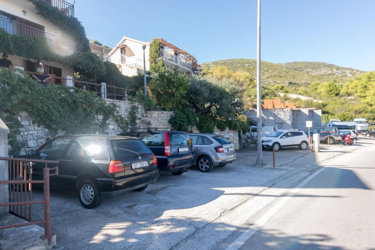 Apartments Jaksa Vis Exteriér fotografie