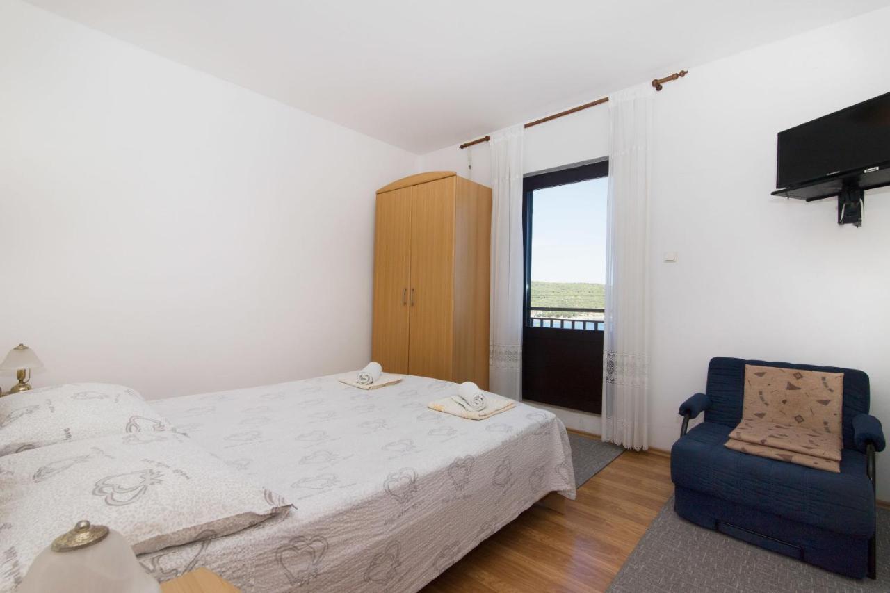 Apartments Jaksa Vis Exteriér fotografie