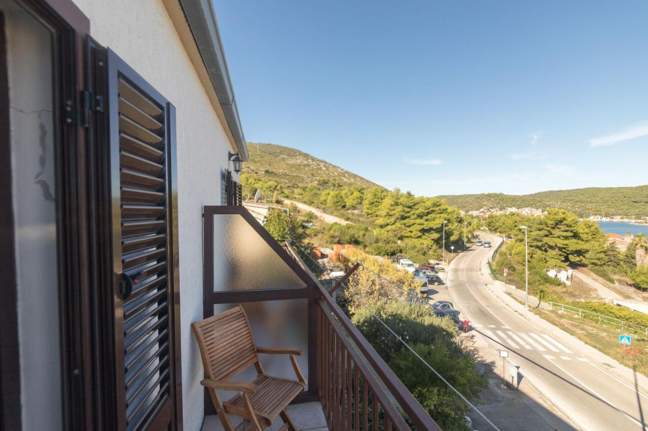 Apartments Jaksa Vis Exteriér fotografie